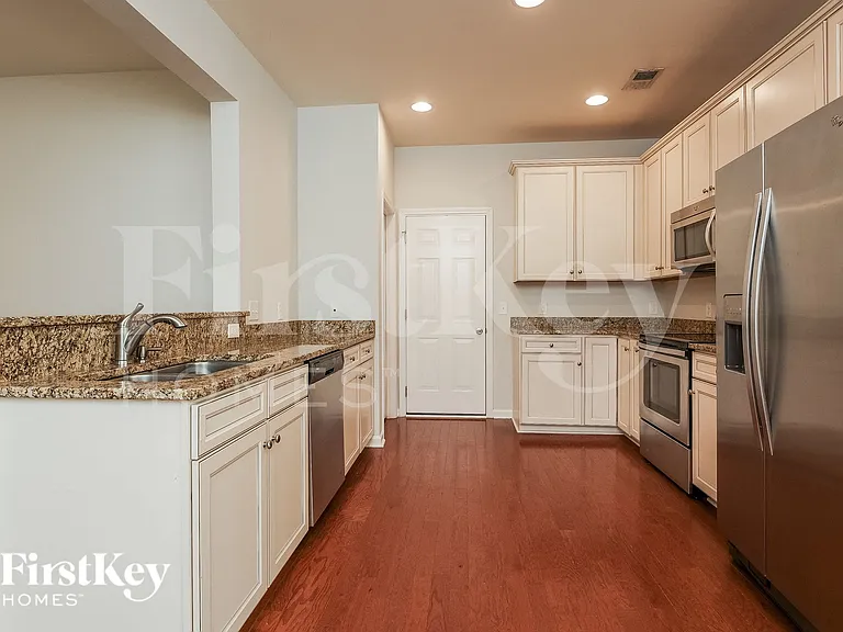 229 Oglethorpe Cir — Photo 9