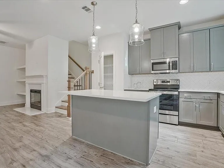 1809 Edgehill Dr — Photo 6