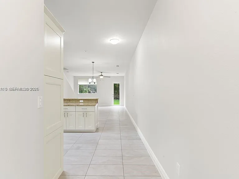 1110 NE 1st Ave #1110 — Photo 3