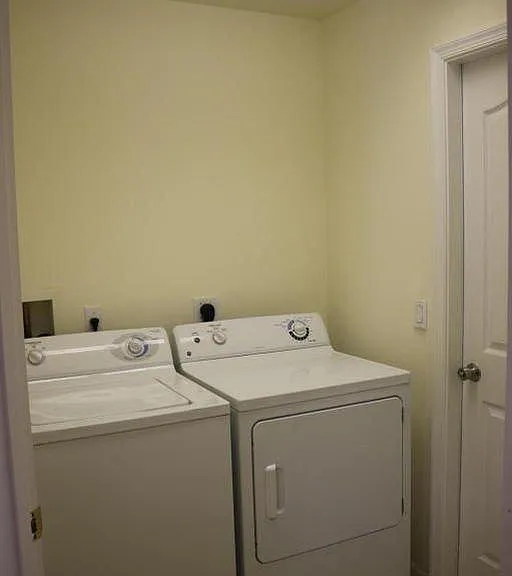 1225 SW Fountain Ave — Photo 3