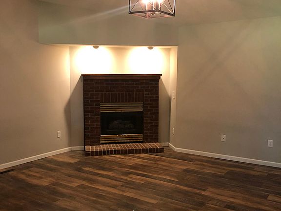 2nd image of 285 Woodlawn Dr