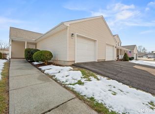 117 Dibble Hollow Ln #117, Windsor Locks, CT 06096