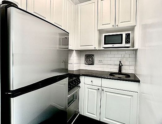 4th image of 4 Park Ave APT 7G