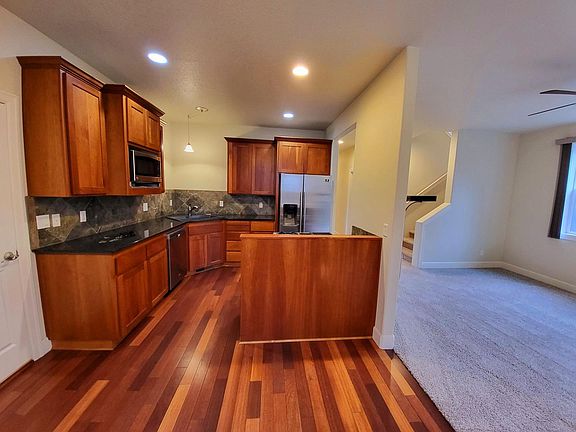 3rd image of 360 SE 70th Ave