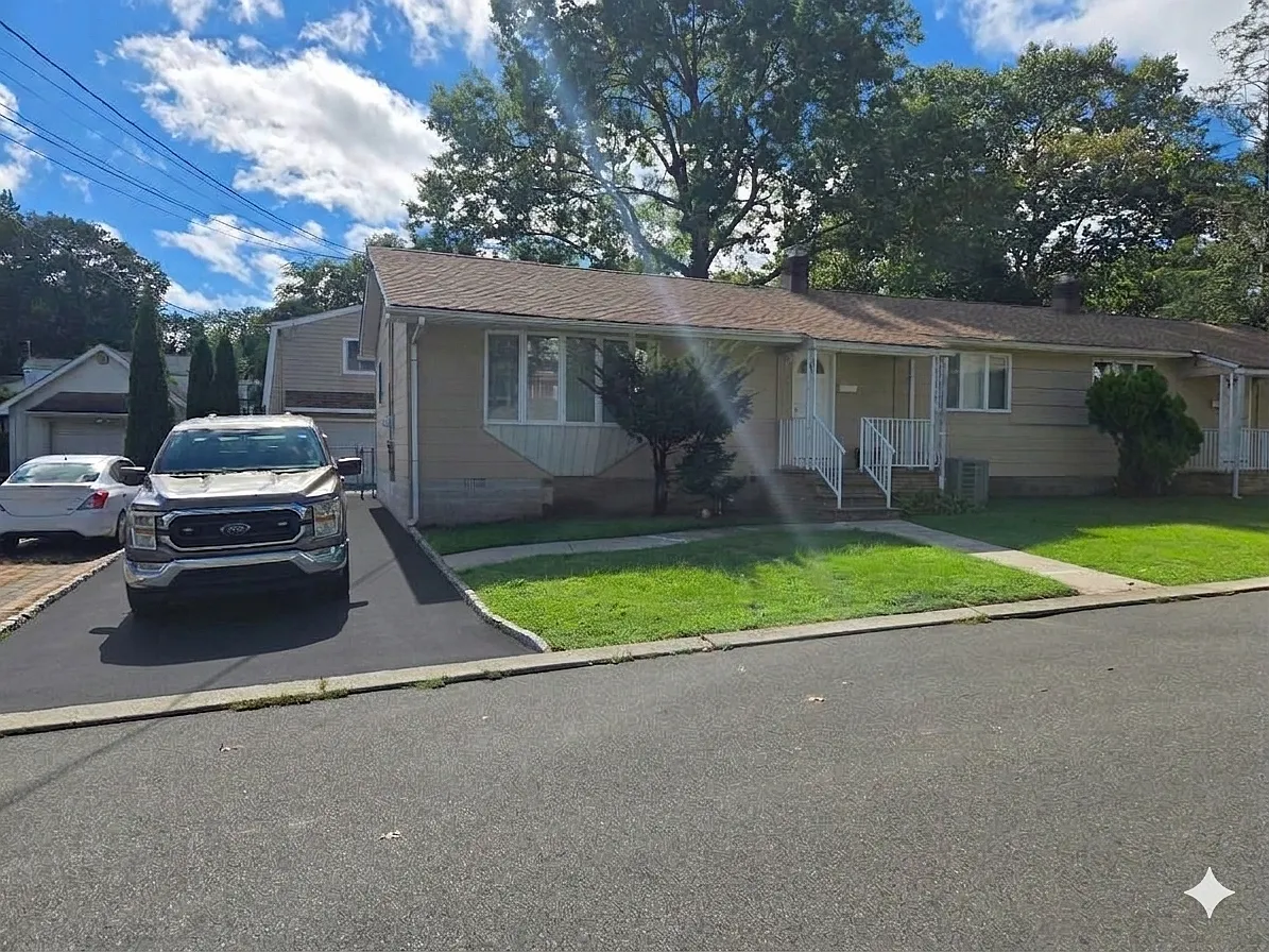3 bed, 1100 sqft, $3,100 — Photo 2