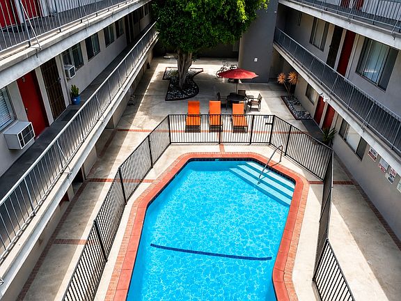 5th image of 3760 Dufresne Ct APT 26
