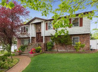 152 Parkwood Ave, Staten Island, NY 10309