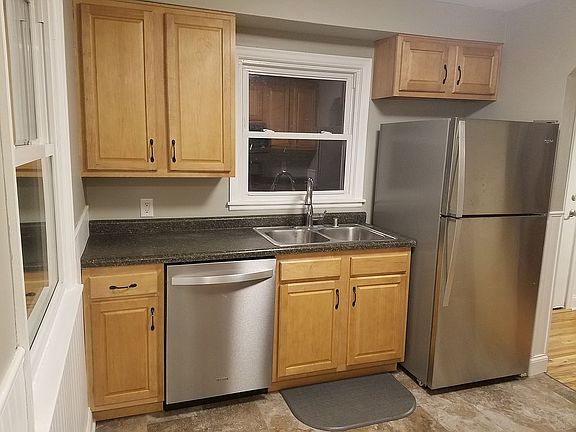 2nd image of 1110 Kingsford St