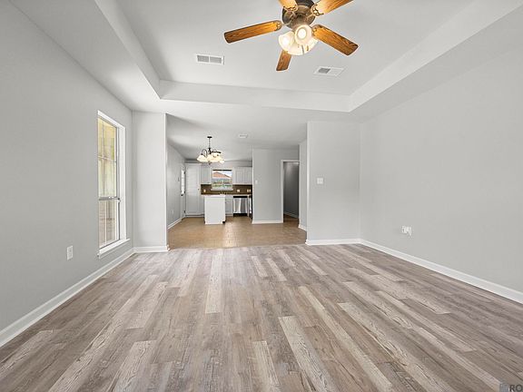 3rd image of 1032 S Sky Ave