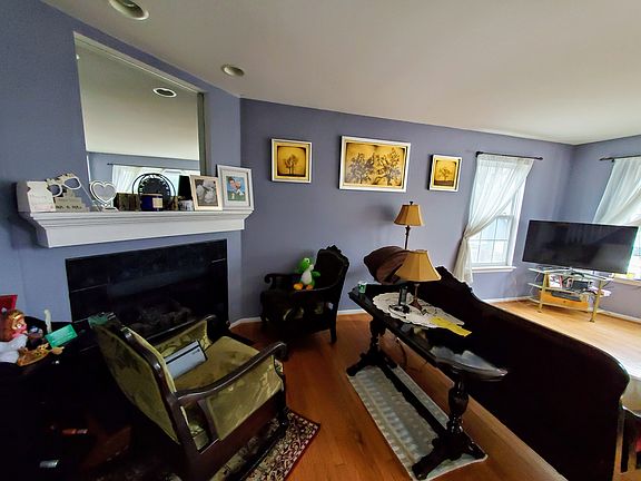 3rd image of 707 Washington Place Dr #1