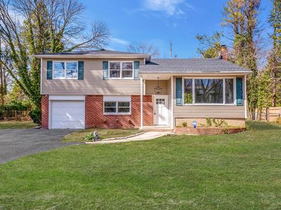 211 E 17th Street, Huntington Station, NY, 11746