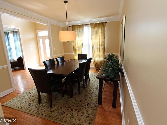 5th image of 5916 Berryville Ct