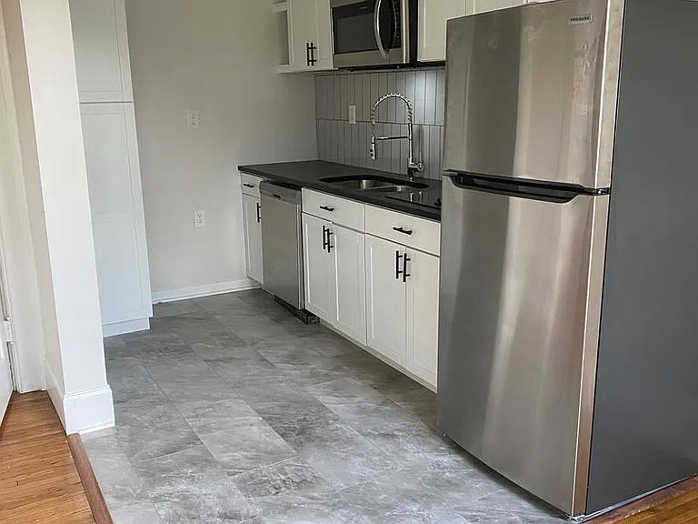 8th Street Apartments — Photo 11