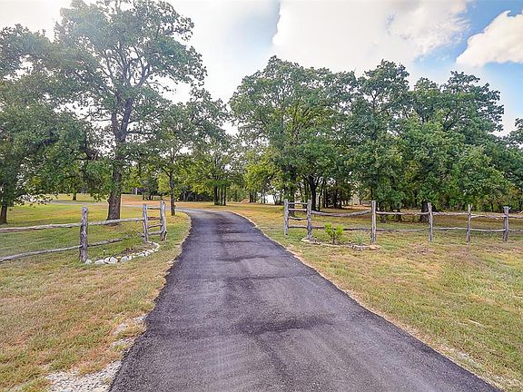 2nd image of 205 Bishop Dr