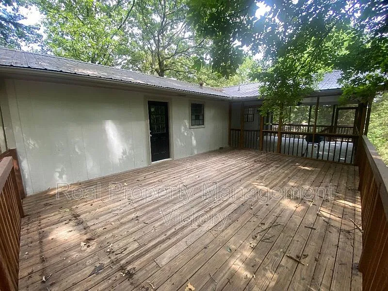 4 bed, 2.0 bath, 1456 sqft, $1,800 — Photo 3