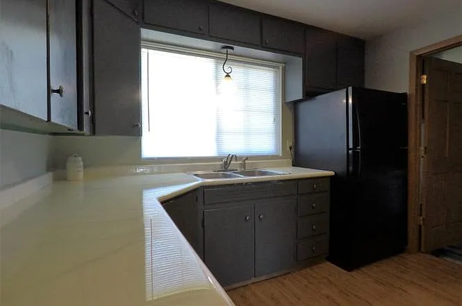 1521 W B St — Photo 11
