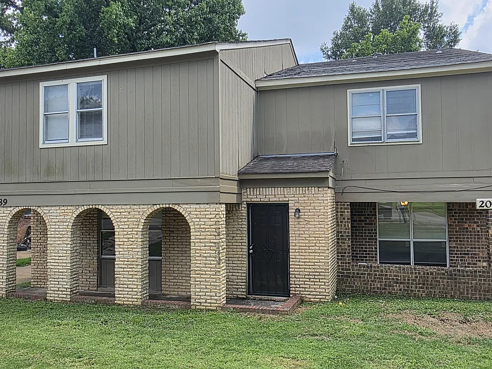 2087 Saint James Dr