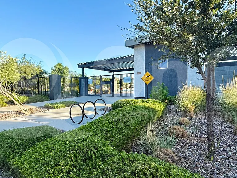 1068 E Sabino Dr — Photo 8