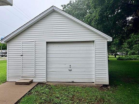 2nd image of 514 Maple Street