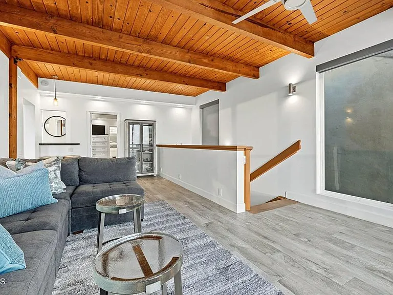 3373 Ocean Dr — Photo 30