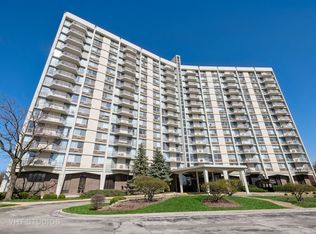 40 N Tower Rd APT 14A, Oak Brook, IL 60523
