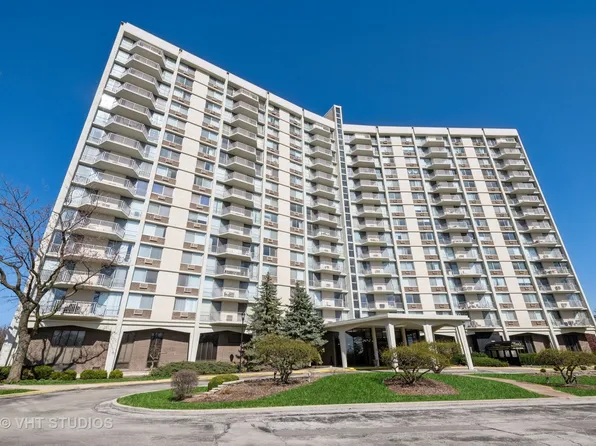 40 N Tower Rd APT 14A, Oak Brook, IL 60523