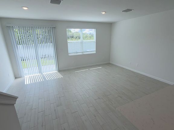 5th image of 646 Salisbury Cir