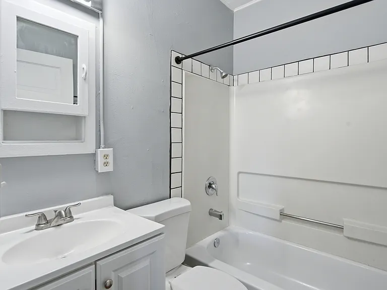 2623 W Maxwell Ave — Photo 9