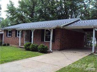 2552 Saddle Ridge Dr, Florissant, MO 63031