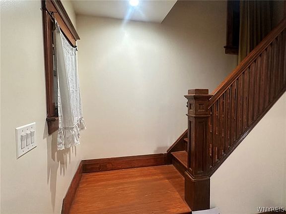 Stairs to go 2nd floor
