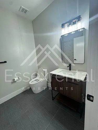 130 Ellis Ave Photo 1