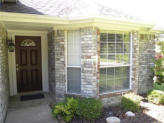 3rd image of 1100 Emily Ln