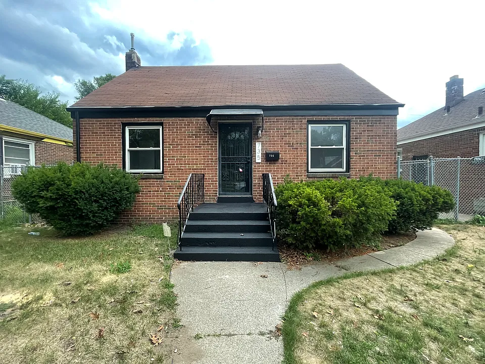 735 Hanley St