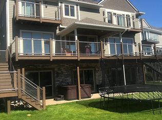 1030 Wyman Dr, Waterford, MI 48328