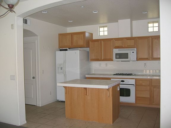 4th image of 275 Marquette Ave