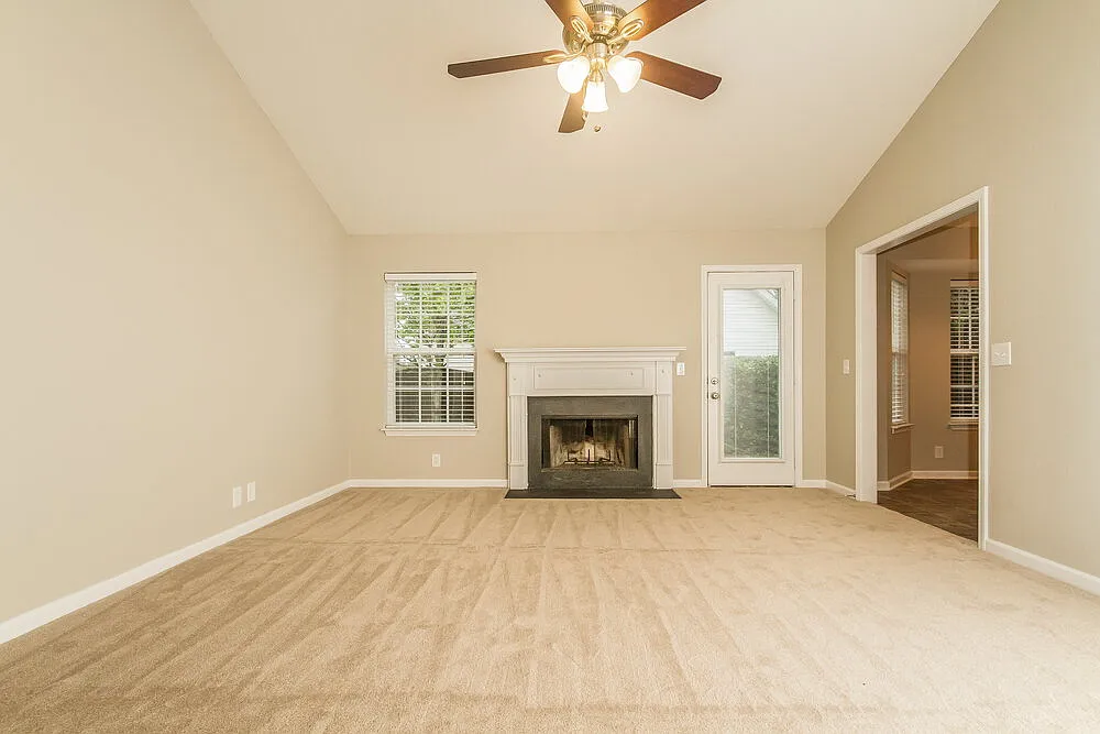 4 bed, 3.0 bath, 1835 sqft, $3,320 — Photo 2