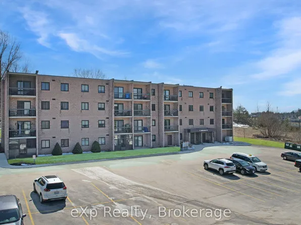 5 Valleyside Dr #402, Brockton, ON N0G 2V0