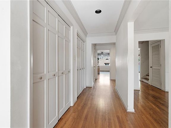 5th image of 332 College Pl