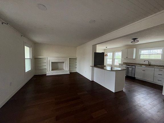 3rd image of 130 Wilkins Dr