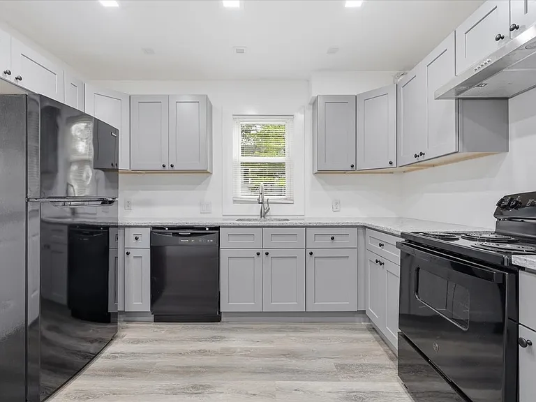 66 Penn St — Photo 13
