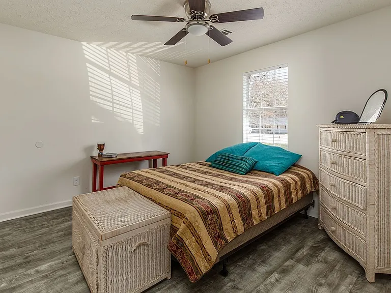 Banks Crossing Apartments — Photo 26