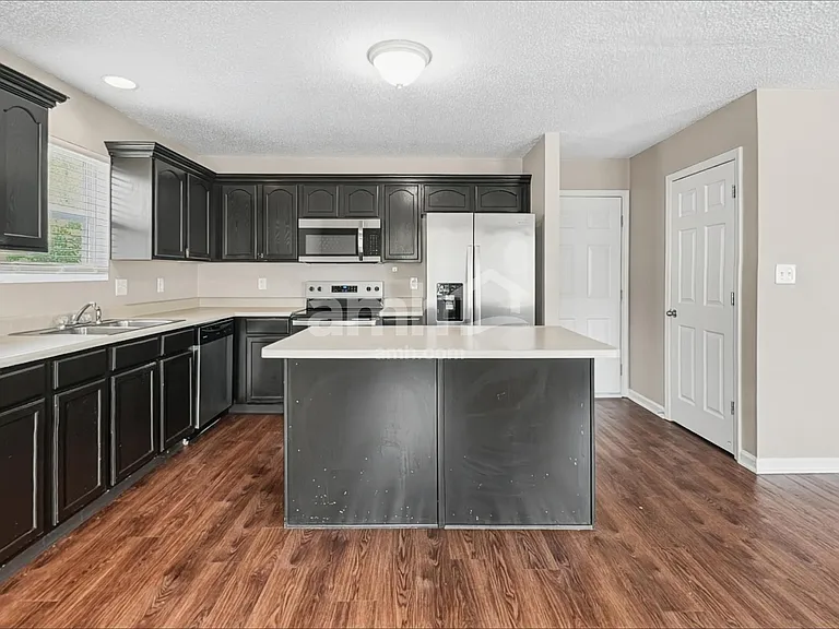 19486 Prairie Crossing Dr — Photo 4