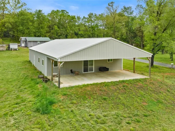 1410 N Crestview Rd, Rogers, AR 72756