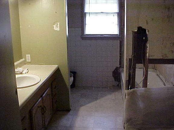 4th image of 40 Harper Cir