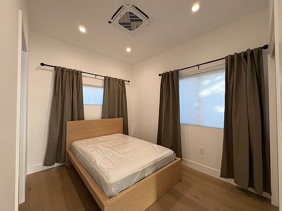 4th image of 670 Jeffrey Ave #B