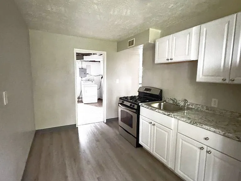334-340 Hemlock Drive — Photo 3