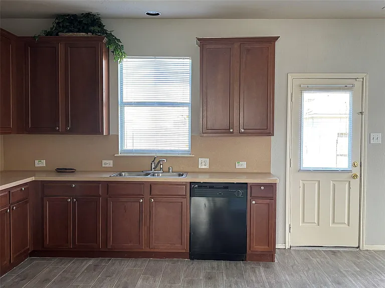 21518 Haylee Way — Photo 10