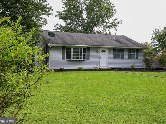2nd image of 204 Beechwood Dr