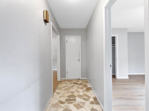 3rd image of 427 N Oak Grove Avenue