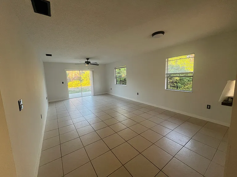 354 Camillia Ln #B — Photo 6